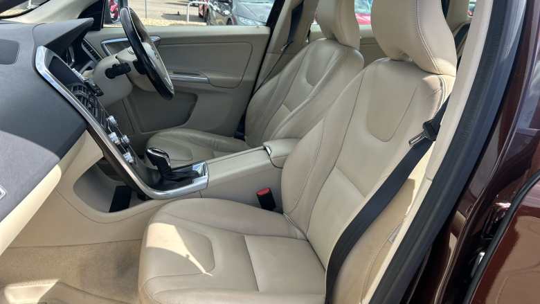 Volvo Xc60 D5 [220] SE Lux Nav 5dr AWD Geartronic Diesel Estate